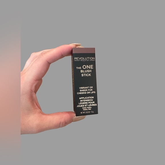 🩶Revolution The One Blush Stick - matte Malibu - Picture 1 of 3
